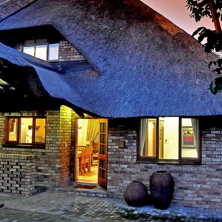 Legend Safaris 257A - In Kruger Park Lodge Hazyview Esterno foto