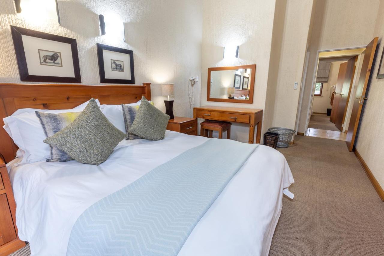 Legend Safaris 257A - In Kruger Park Lodge Hazyview Esterno foto